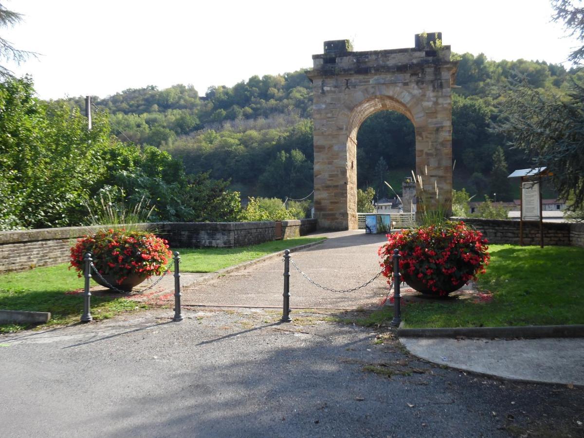 Le Pont De Livinhac Hotel Decazeville Exterior photo